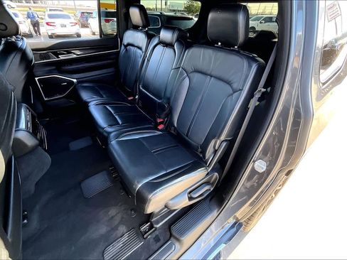 Used 2023 Jeep Wagoneer 2WD image 31