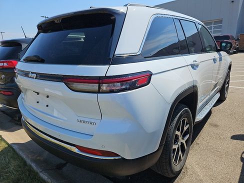 Used 2025 Jeep Grand Cherokee Limited w/ Luxury Tech Group II image 8