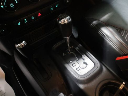 Used 2016 Jeep Wrangler Unlimited Sahara AWD/4WD image 27