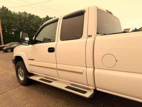 Used 2004 Chevrolet Silverado 2500 LS w/ Skid Plate Package AWD/4WD image 13