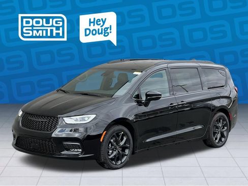 New 2026 Chrysler Pacifica Select FWD image 2