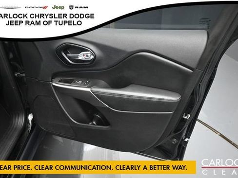 Used 2021 Jeep Cherokee Latitude FWD image 32