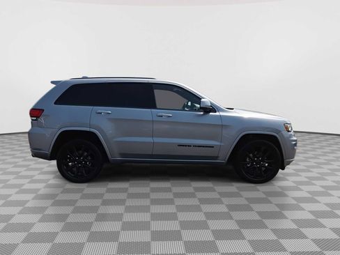 Used 2018 Jeep Grand Cherokee Altitude AWD/4WD image 9