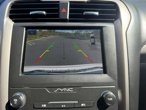 Used 2019 Ford Fusion SE image 25