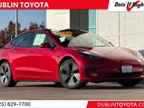 Used 2023 Tesla Model 3 Standard Range image 1