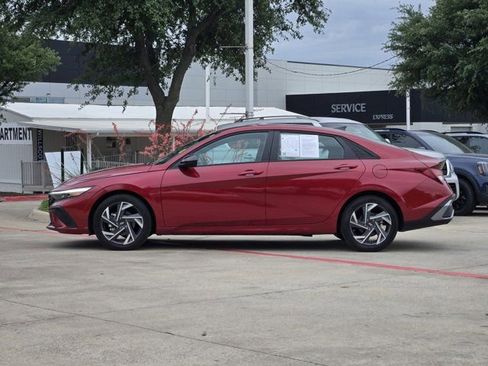 Certified 2025 Hyundai Elantra Sport FWD image 4
