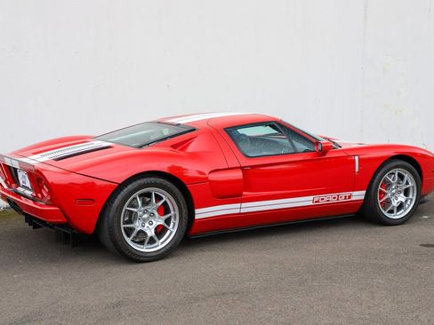 Used 2006 Ford GT RWD image 5