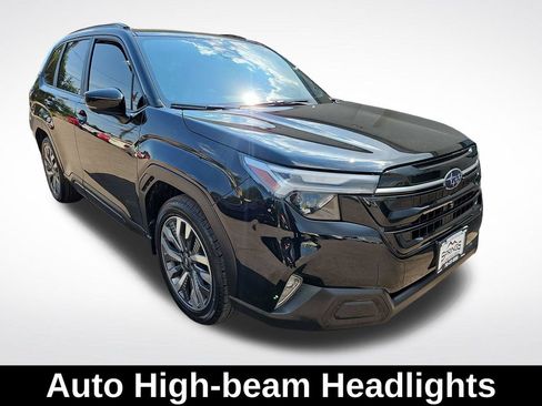 Used 2025 Subaru Forester Touring w/ Popular Package - Touring AWD/4WD image 8