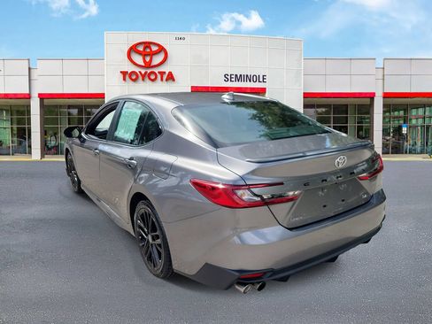 Used 2025 Toyota Camry SE FWD image 4