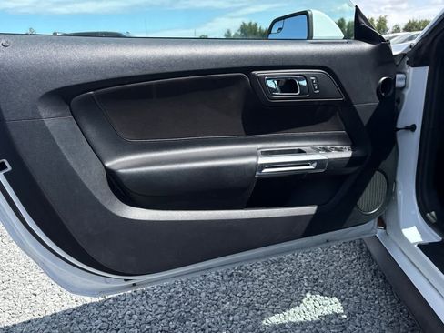 Used 2016 Ford Mustang Convertible RWD image 15