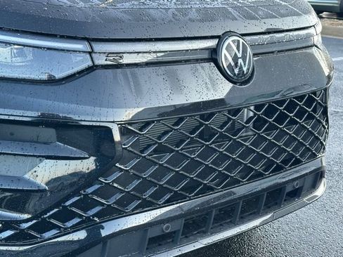 New 2026 Volkswagen Tiguan SE R-Line image 9