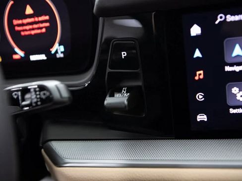 Certified 2025 Porsche Cayenne image 26