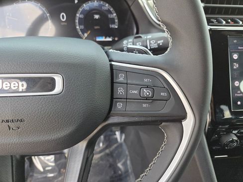 Used 2024 Jeep Grand Cherokee Laredo RWD image 28