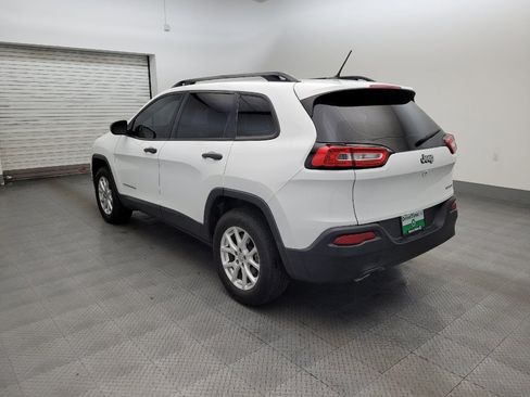 Used 2016 Jeep Cherokee Sport FWD image 5