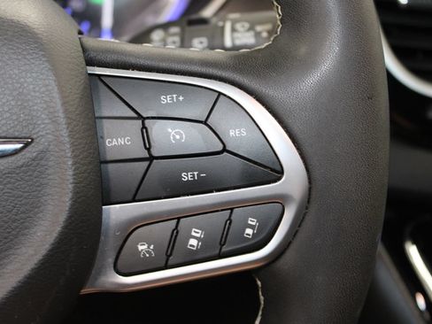 Used 2025 Chrysler Pacifica Select FWD image 23