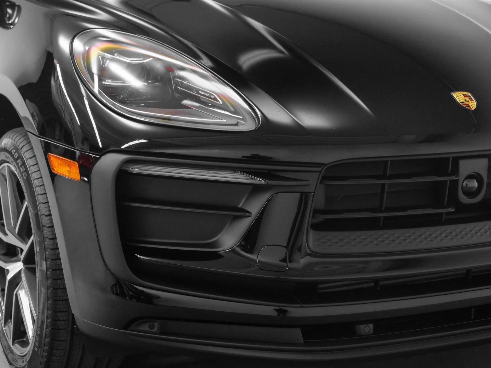 Certified 2025 Porsche Macan AWD/4WD image 14