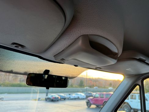 Used 2018 Mercedes-Benz Sprinter 2500 image 20