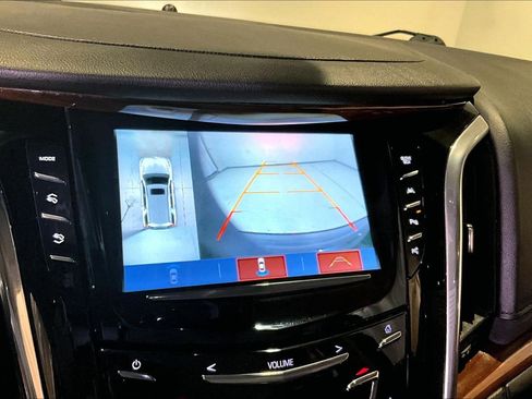 Used 2018 Cadillac Escalade Luxury image 14