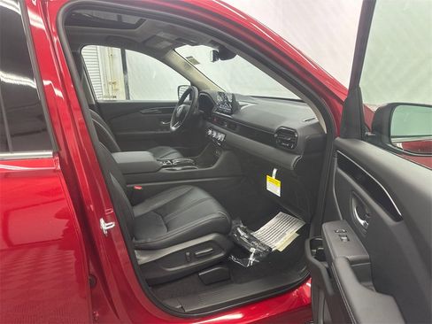 New 2025 Honda Pilot Touring image 15