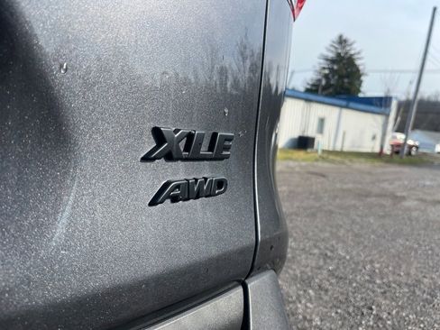 Used 2021 Toyota RAV4 XLE w/ Convenience Package image 7