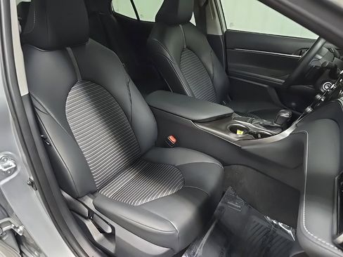 Used 2024 Toyota Camry SE image 14