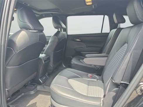 Used 2023 Toyota Highlander XSE AWD/4WD image 19