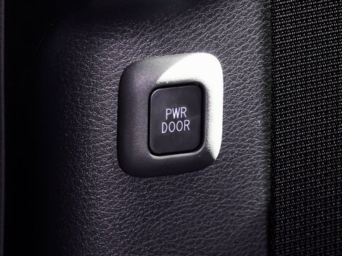 New 2026 Toyota Sienna XLE Woodland Edition AWD/4WD image 32