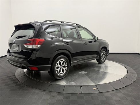 Used 2023 Subaru Forester Premium image 7