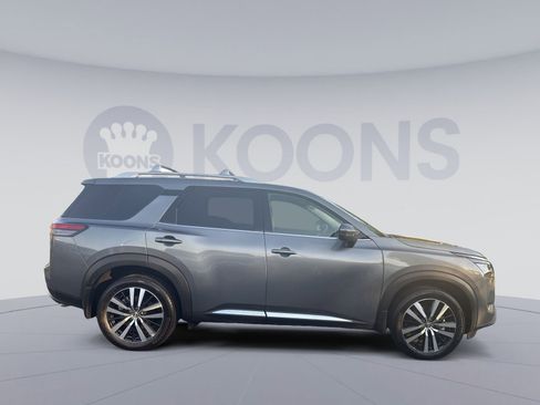 Used 2025 Nissan Pathfinder Platinum AWD/4WD image 8