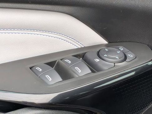 Used 2025 Chevrolet Trax LT w/ LT Convenience Package image 15