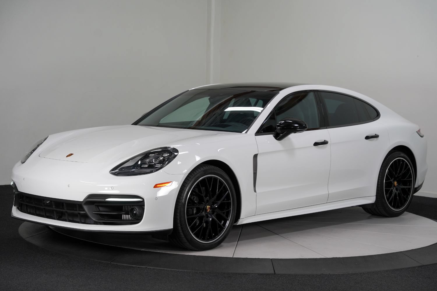 Used 2023 Porsche Panamera 4 Platinum Edition AWD/4WD image 6