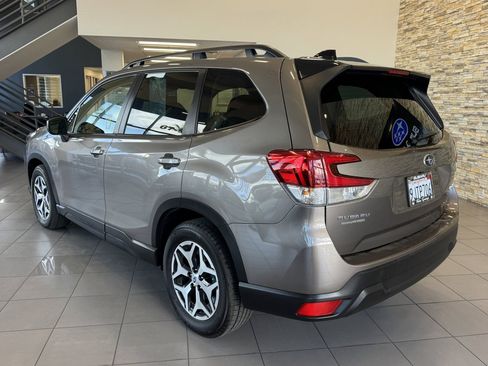 Certified 2024 Subaru Forester Premium AWD/4WD image 3