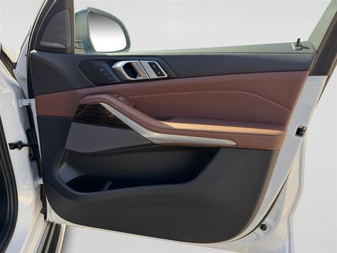 Used 2024 BMW X7 xDrive40i w/ Premium Package image 24