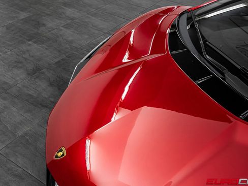 Used 2025 Lamborghini Revuelto image 10