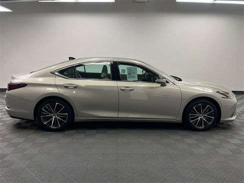 Certified 2023 Lexus ES 350 w/ Premium Package image 4
