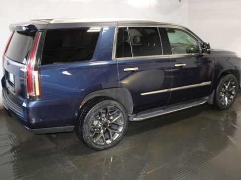 Used 2018 Cadillac Escalade Luxury AWD/4WD image 5