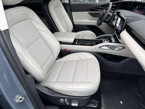 New 2026 Lincoln Nautilus Reserve image 13