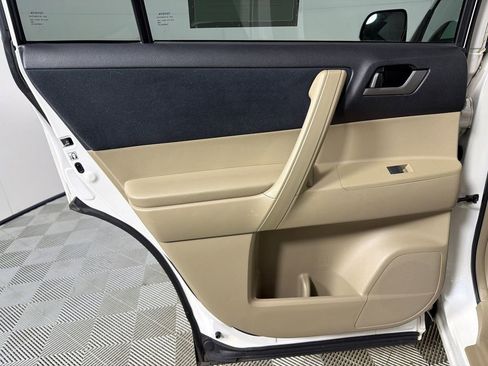 Used 2013 Toyota Highlander Plus image 21