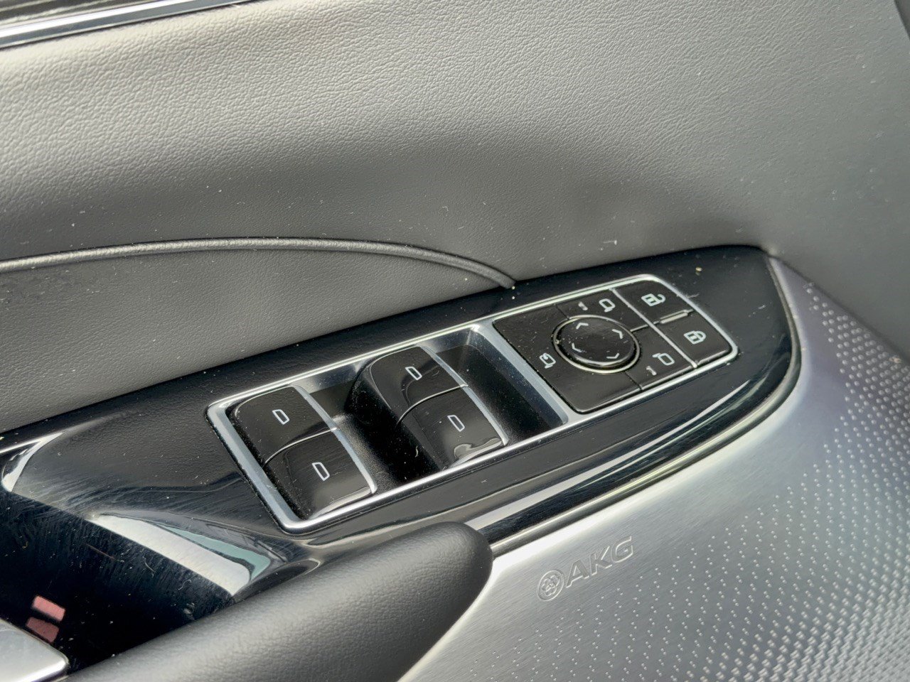Used 2024 Cadillac Lyriq Luxury AWD/4WD image 15
