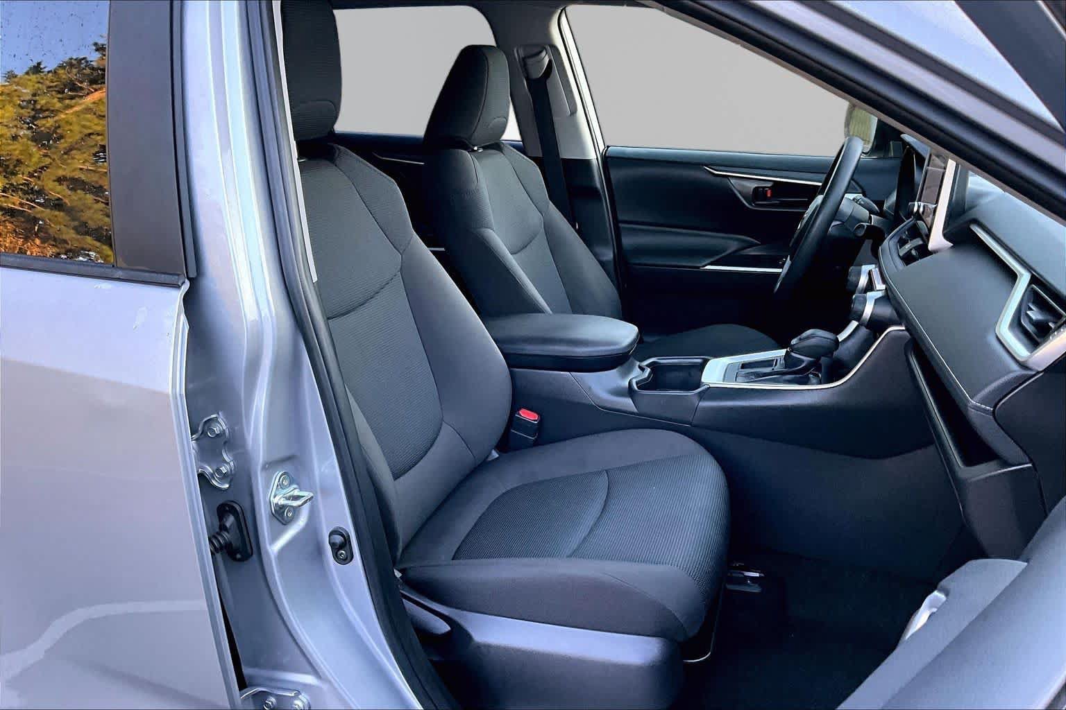 Certified 2025 Toyota RAV4 LE FWD image 9