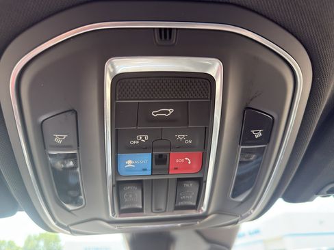 Used 2022 Jeep Grand Cherokee Altitude AWD/4WD image 22