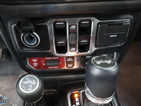 Used 2024 Jeep Wrangler Unlimited Rubicon AWD/4WD image 20