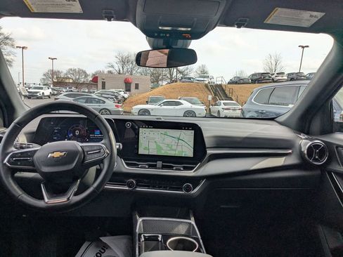 Used 2025 Chevrolet Equinox LT image 24