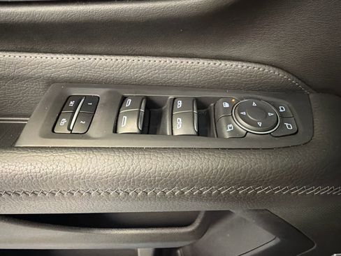 Used 2023 GMC Yukon XL Denali image 16