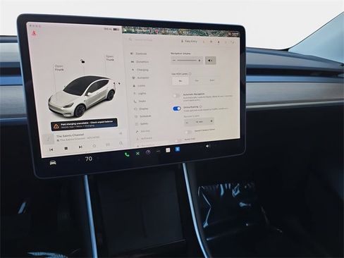 Used 2021 Tesla Model Y Long Range image 24