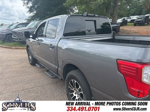 Used 2023 Nissan Titan SV w/ SV Convenience Package RWD image 5