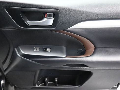 Used 2019 Toyota Highlander XLE image 56