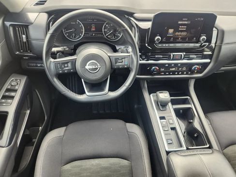 Used 2025 Nissan Pathfinder SV FWD image 26