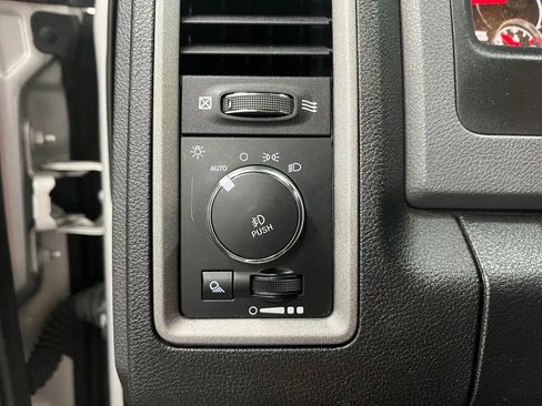 Used 2018 RAM 1500 Express AWD/4WD image 23
