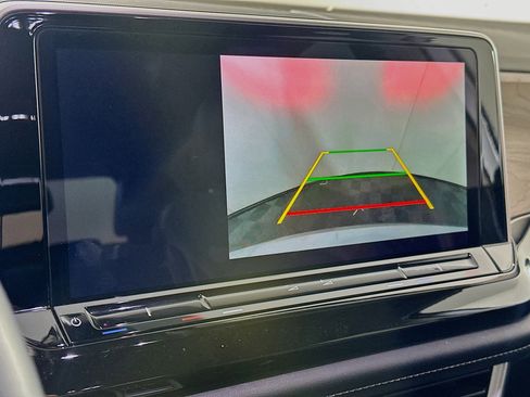 Used 2025 Volkswagen Atlas SE image 23